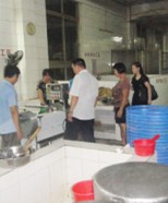 我公司為陽春四中飯?zhí)锰峁┫床饲胁嗽O備