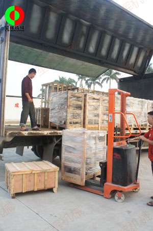 越南經(jīng)銷客戶訂購的魚蝦采肉機(jī)及球根莖切菜機(jī)于近日出貨。