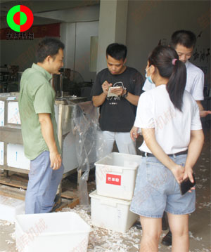 知名企業(yè)客戶考察公司現(xiàn)場,并測試大蒜加工生產(chǎn)設(shè)備！