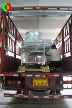大雨影響發(fā)貨，貨車直接開進(jìn)廠房裝車也必須按期交付客戶！