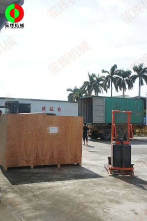 大型洗菜設(shè)備裝柜發(fā)往海外客戶！