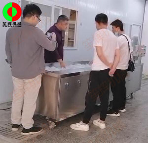蔬菜清洗設(shè)備送達(dá)客戶現(xiàn)場(chǎng),并考察其后續(xù)改造項(xiàng)目設(shè)備需求！