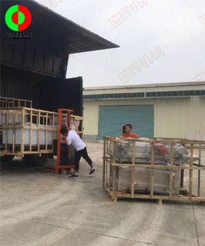 五一假期前多臺洗菜機(jī)設(shè)備裝車發(fā)貨！