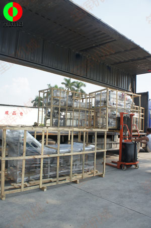 某地經(jīng)銷商定購(gòu)的無(wú)損洗菜機(jī)、氣泡洗菜機(jī)及渦流清洗線由兩部專車發(fā)貨！