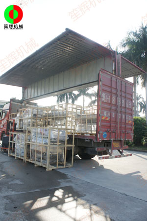打蒜泥機(jī)及洗菜機(jī)裝車發(fā)貨！
