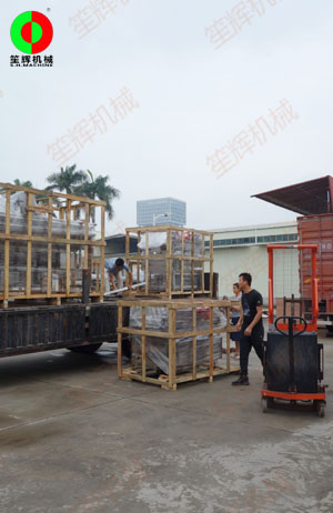 提升輸送機(jī)、渦流洗菜機(jī)、毛刷清洗去皮機(jī)等設(shè)備交付客戶！