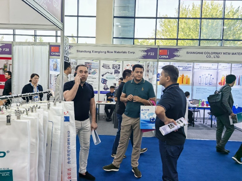 什邡市聯(lián)盛包裝有限公司董事長(zhǎng)帶隊(duì)亮相烏茲別克展會(huì)，塑編袋與噸袋產(chǎn)品引海外關(guān)注